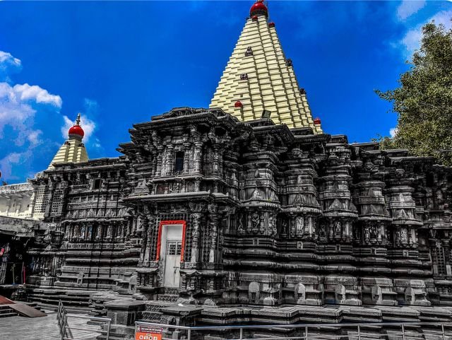 Suvarna Travels Pune to Pune to Kolhapur Urbania tour package